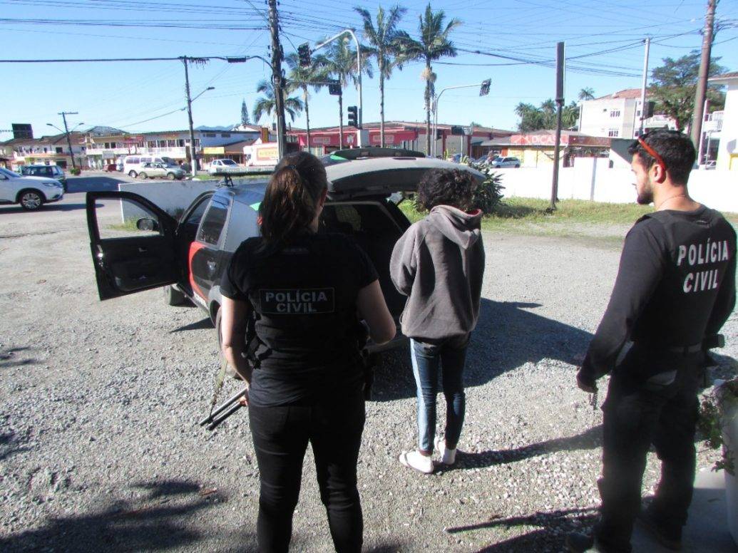 Polícia Civil prende mulher por tráfico de drogas em Garuva