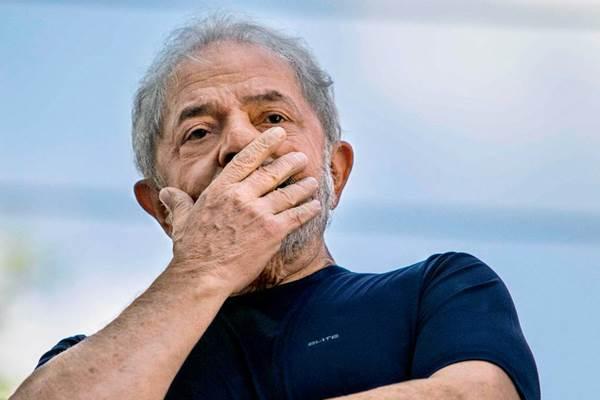 Lula é condenado a 12 anos de prisão em processo sobre sítio