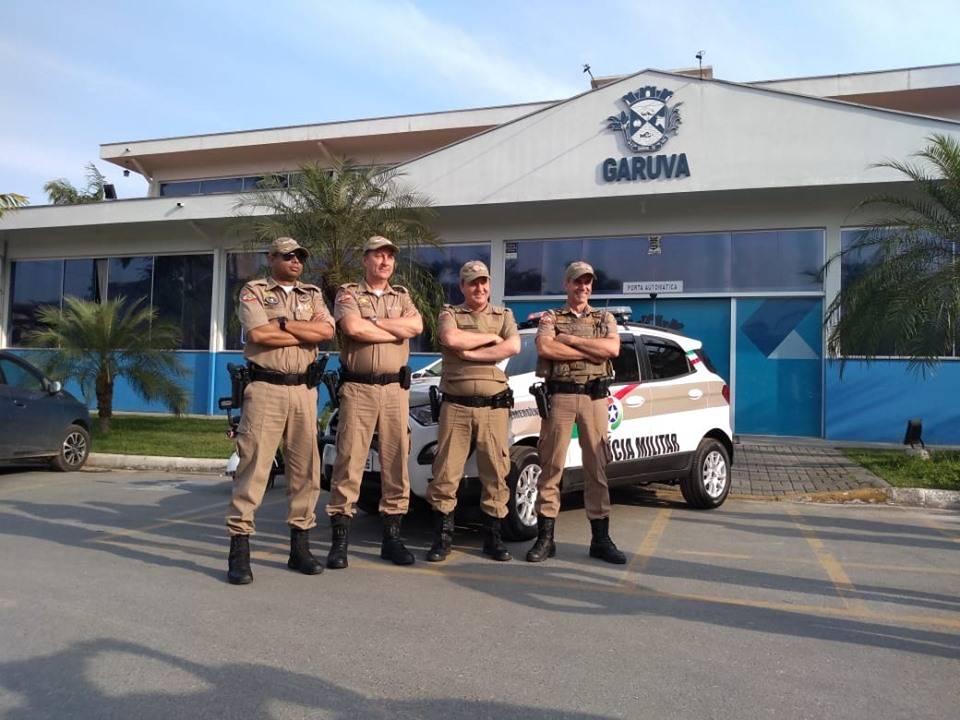 Polícia Militar recebe viatura na Prefeitura Municipal de Garuva