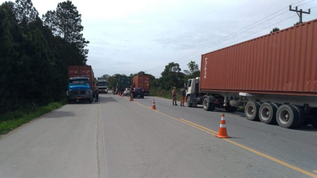 Polícia Militar de Itapoá realizou Operação para fiscalizar veículos pesados