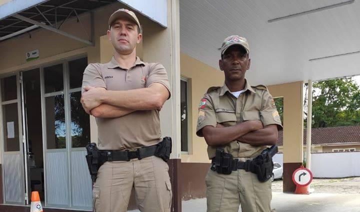 Joinville: Policiais do 8º BPM realizam salvamento de criança engasgada nesta manhã