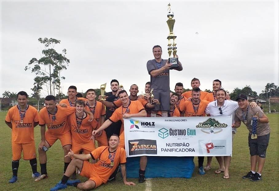 Sevencar é a campeã do Campeonato Municipal de Futebol de Garuva 2019. Confira todos os resultados e ganhadores!