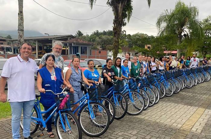 Agentes comunitários de saúde recebem bicicletas novas em Garuva