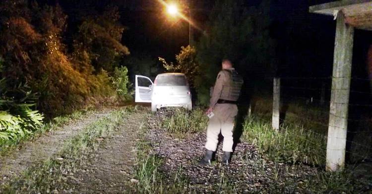 Carro tomado de assalto é recuperado horas mais tarde pela Polícia Militar de Garuva