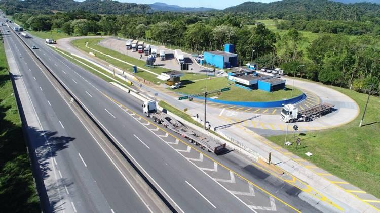 Arteris Litoral Sul já atendeu mais de 7 mil caminhoneiros em ação de prevenção ao coronavírus nas balanças de pesagem em Garuva e Itapema
