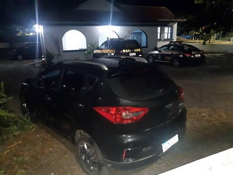 PRF recupera carro elétrico roubado e prende quadrilha em Garuva