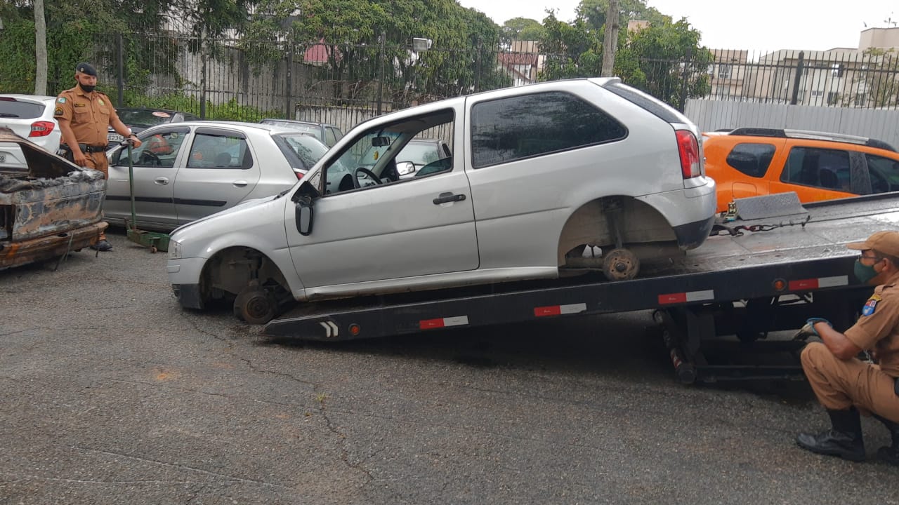 Carro roubado em Garuva é recuperado pela Polícia Militar em Curitiba.