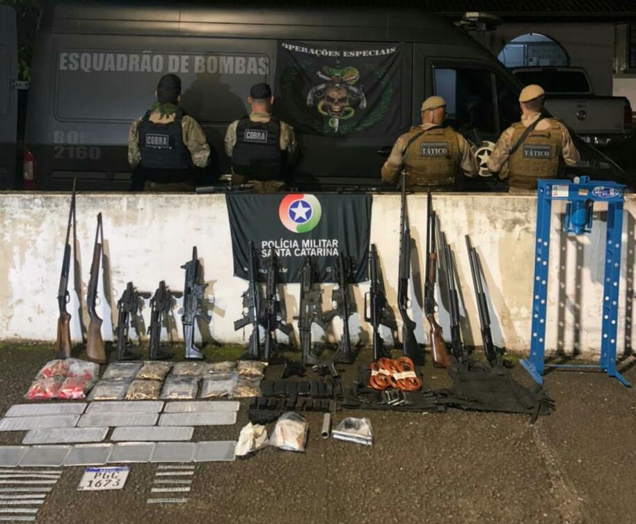 Polícia militar desarticula arsenal de organização criminosa e faz prisões em Garuva