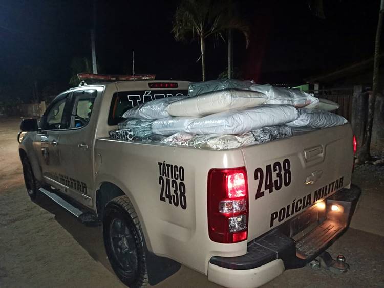 Ao tentar cumprir mandado de prisão Garuva, Polícia recupera produtos de carga roubada.