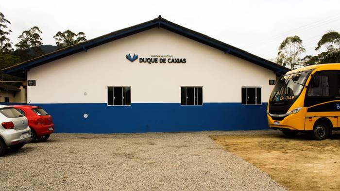 Escola Duque de Caxias reabre e recebe alunos nesta segunda-feira (09).