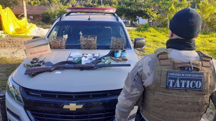 Polícia realiza operação contra a caça ilegal em Garuva, Itapoá e São Francisco do Sul. 8 pessoas foram presas.