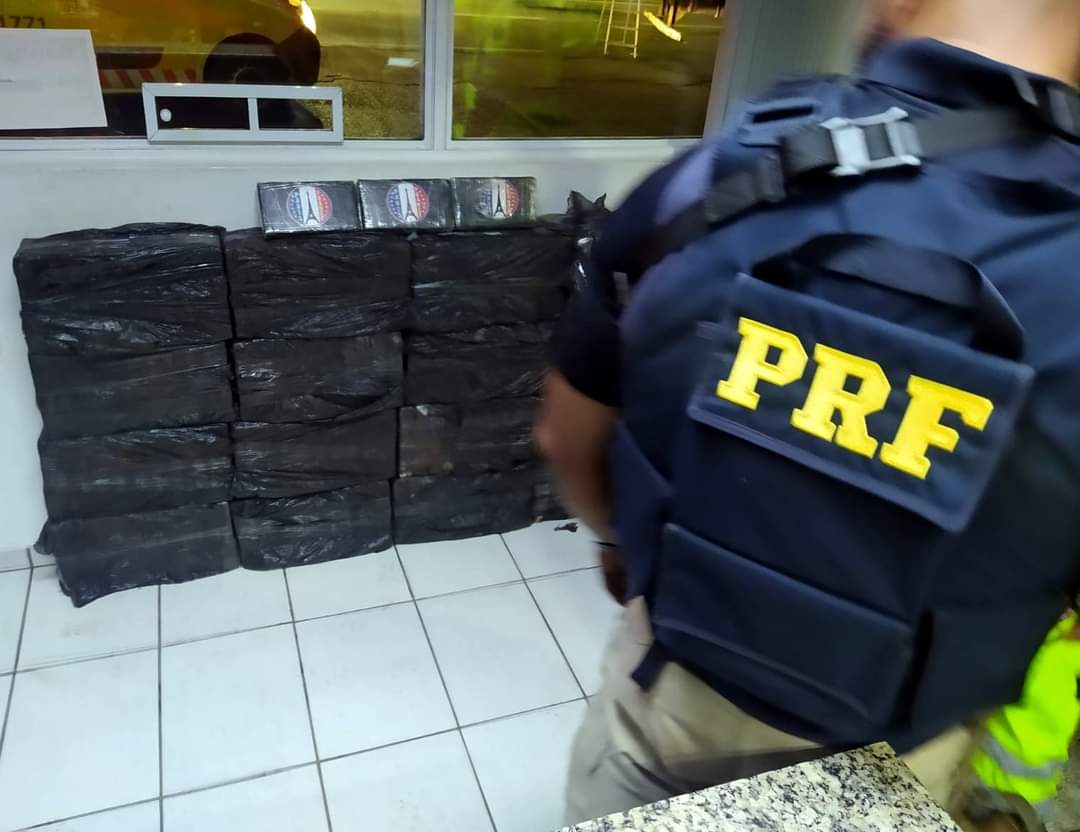 PRF intercepta carga milionária de cocaína na BR 101 em Joinville.