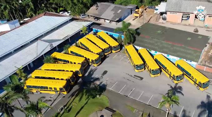 Garuva compra 12 ônibus escolares e não depende mais de empresas terceirizadas.