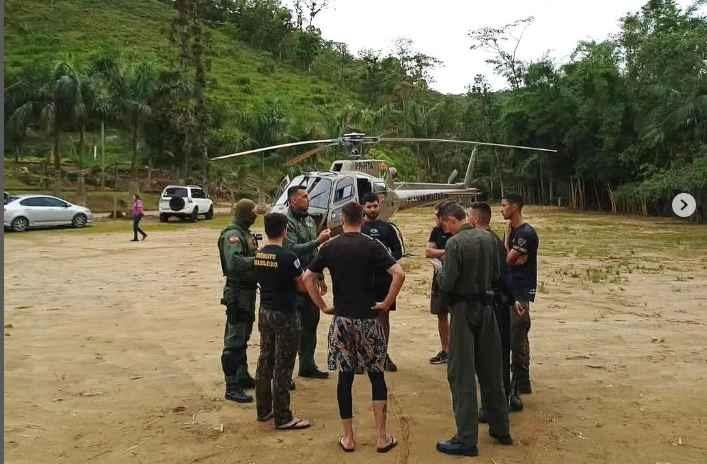 Helicóptero Águia 01 da Polícia Militar faz resgate na região do Monte Crista, em Garuva.