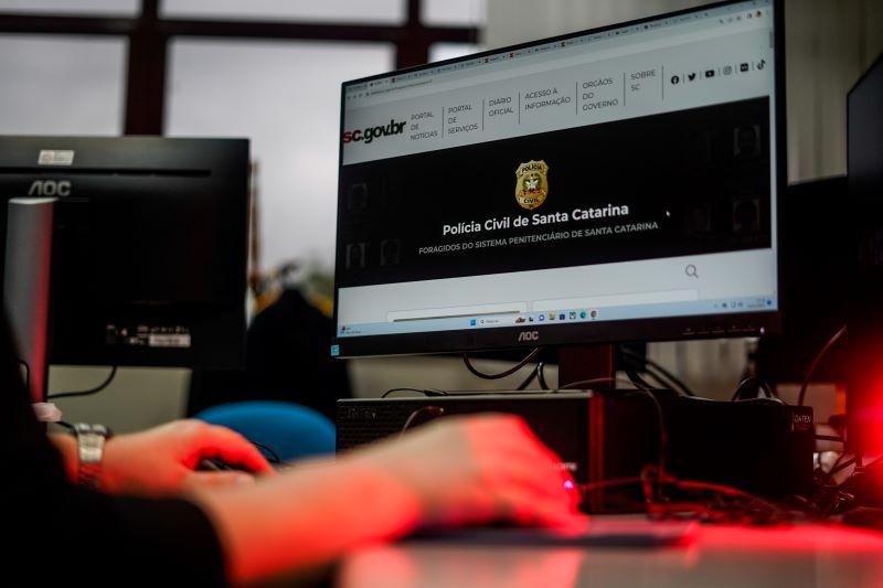 Polícia Civil lança portal com imagens dos criminosos mais procurados de Santa Catarina.